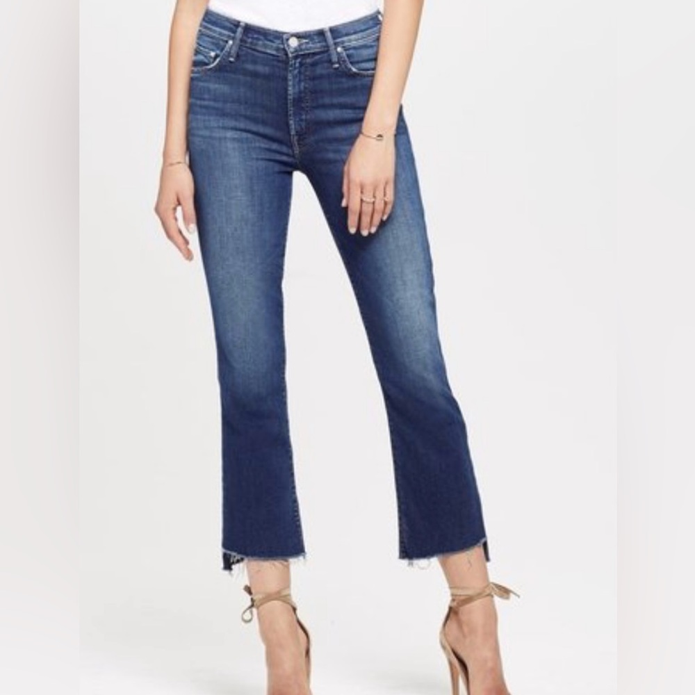 Mother Denim Insider Crop Step Fray in “turn of the tide” wash